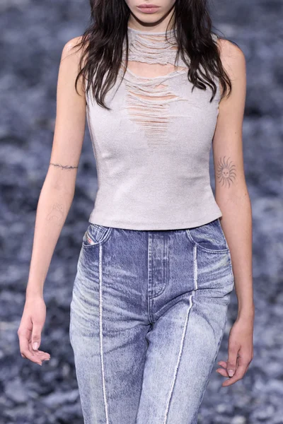 Look 10